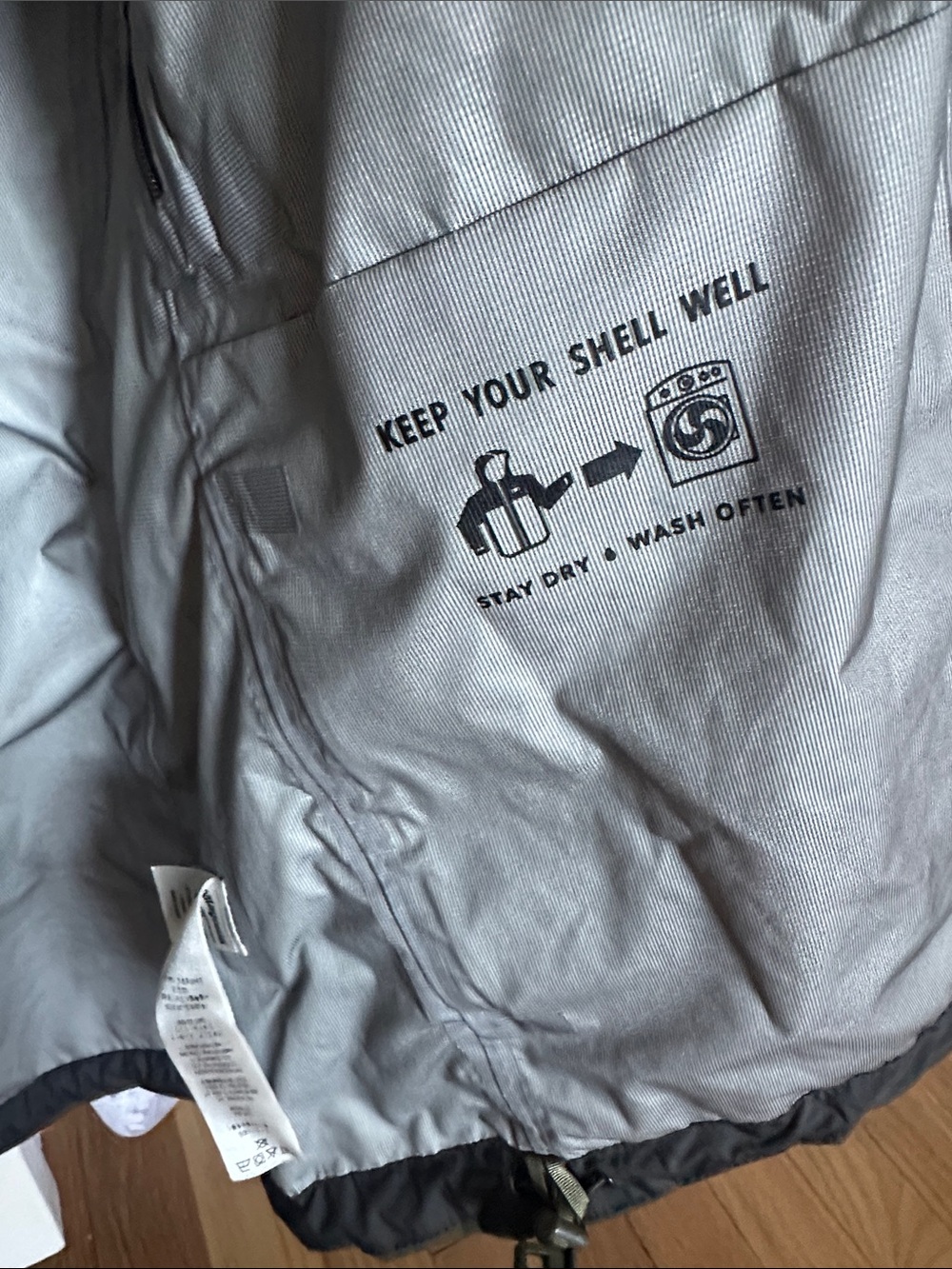 Patagonia Women’s Hooded Jacket — Olive - Picture 4 of 6